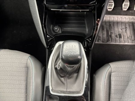 2023 Peugeot 2008 - thumbnail 16