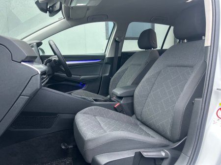 2024 Volkswagen Golf Volkswagen Golf Style DSG 2.0 TDI 2024 €30,950 thumbnail