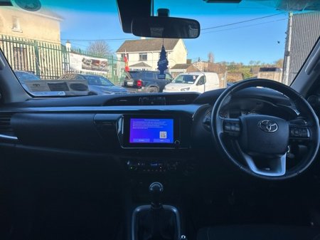 2025 Toyota Hilux FRESH SELECTION OF TRADE-INS HILUX 2.8 SR5 DOUBLE CAB €47,000 thumbnail