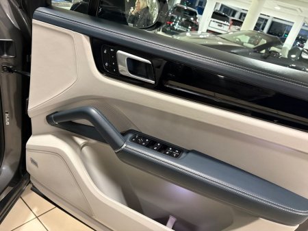 2020 Porsche Cayenne 3.0 V6 E-HYBRID=HUGE SPEC//PAN ROOF//201 D REG=TAILORED FINANCE PACKAGES INCL PCP AVAILABLE=TRADE IN'S WELCOME €59,995 thumbnail