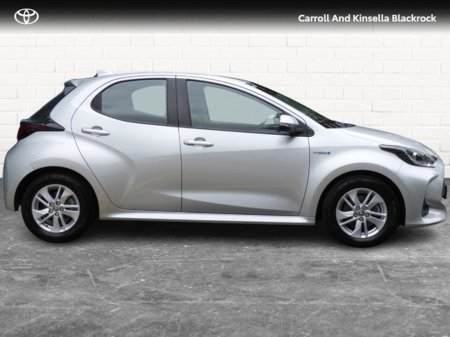2022 Toyota Yaris Hybrid Luna €21,950 thumbnail