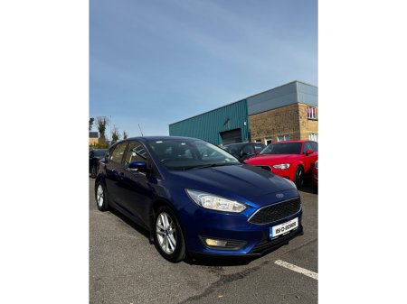 2015 Ford Focus - thumbnail 2