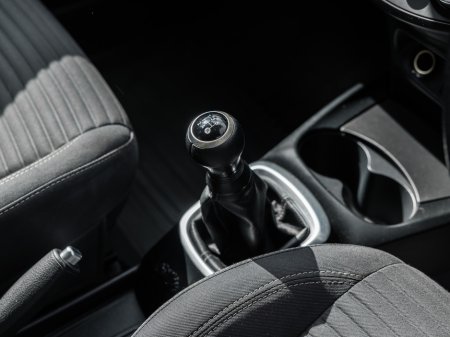 2018 Toyota Yaris - thumbnail 16