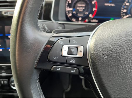 2017 Volkswagen Golf HIGHLINE AUTOMATIC 1.4 PETROL //HIGH SPEC//REVERSE CAMERA//KEYLESS ENTRY//BLIND SPOT WARNING//ADAPTIVE CRUISE CONTROL// €16,950 thumbnail