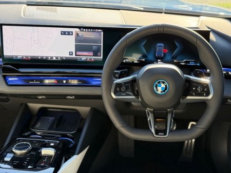 2026 BMW 5 Series - thumbnail 3