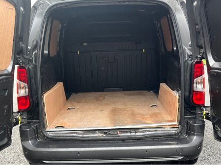 2023 Peugeot Partner ASPHALT PREMIUM + BLUEHDI PLUS L1 €14,500 thumbnail