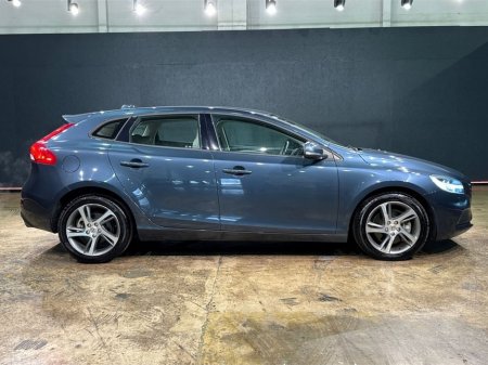 2017 Volvo V40 - view 2