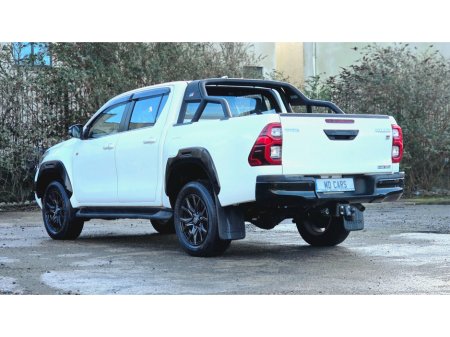 2022 Toyota Hilux - view 4