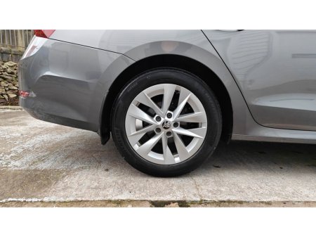 2024 Skoda Octavia AMBITION 2.0 TDI 115 BHP-GRAPHITE GREY METALLIC- FACTORY REAR SPOLIER- BLACK BADGING €29,950 thumbnail