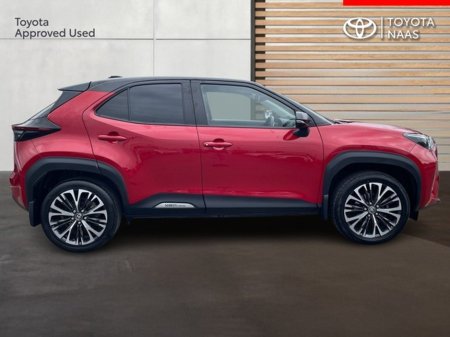 2022 Toyota Yaris Cross - view 3