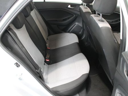 2015 Hyundai i20 - thumbnail 13