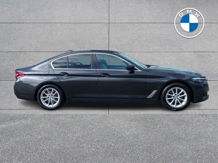 2022 BMW 5 Series - thumbnail 3