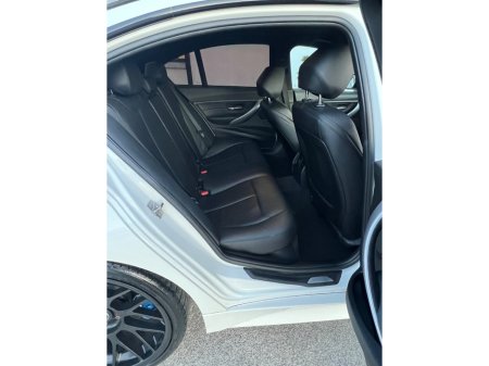 2012 BMW 3 Series - thumbnail 18