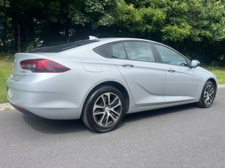 2018 Opel Insignia 1.6 (110PS) Turbo D ecoTEC SC €8,950 thumbnail