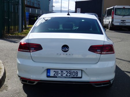 2021 Volkswagen Passat 2.0 TDI 150 BHP R LINE 4DR // ONE PREVIOUS OWNER // IRISH CAR // DOCUMENTED SERVICE HISTORY // REVERSE CAMERA, UPGRADED ALLOY WHEELS AND LEATHER SEATS €26,950