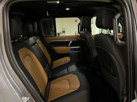 2023 Land Rover Defender - thumbnail 23
