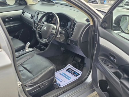 2014 Mitsubishi Outlander - thumbnail 7