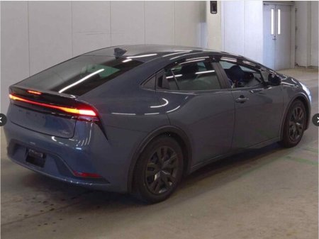 2023 Toyota Prius - view 4