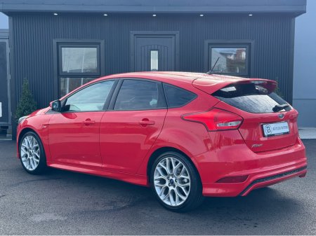 2017 Ford Focus - thumbnail 17