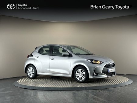 2023 Toyota Yaris HYBRID LUNA