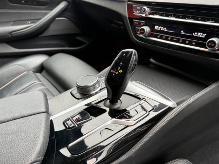 2022 BMW 5 Series 530e M Sport thumbnail