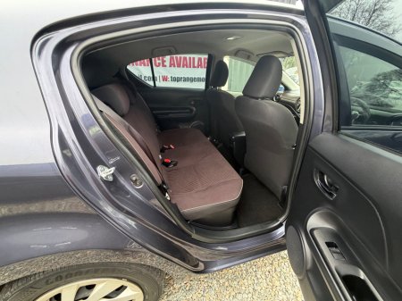 2015 Toyota Aqua - thumbnail 8