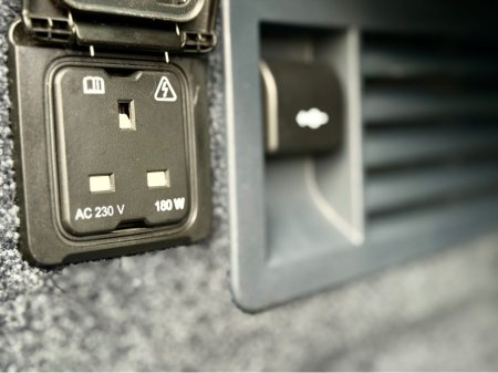 2020 Land Rover Range Rover 2.0 P400E AUTOBIOG €57,950 thumbnail