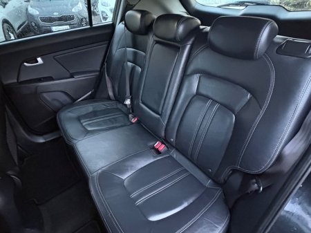 2015 Kia Sportage Platinum SE 4DR, Touch Screen Infotainment System, Sat Nav, Bluetooth, AUX Connection, Multi-Function Steering Wheel, €13,900 thumbnail