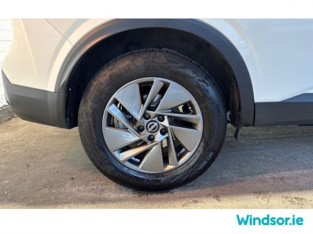 2024 Nissan Qashqai 1.3 PET MILD HYBRID SV CVT €30,995 thumbnail