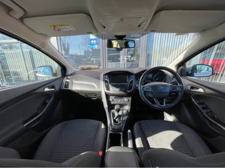 2017 Ford Focus - thumbnail 9