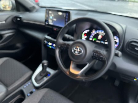 2024 Toyota Yaris Cross YARIS CROSS LUNA SPORT thumbnail