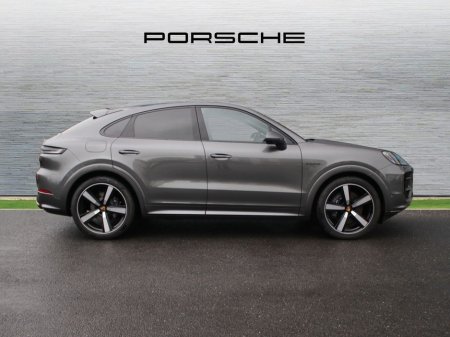 2025 Porsche Cayenne E-Hybrid Coupe €126,000 thumbnail