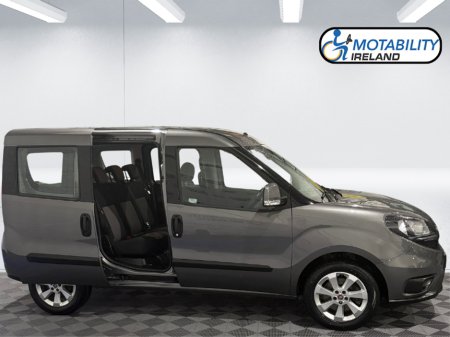 2020 Fiat Doblo Upfront Passenger Wheelchair Accessible €19,995