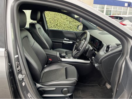 2019 Mercedes-Benz B Class B180 SPORT AUTOMATIC 1.3 PETROL //LOW MILES//HALF LEATHER SEATS//SAT NAV//REVERSE CAMERA// €20,950 thumbnail