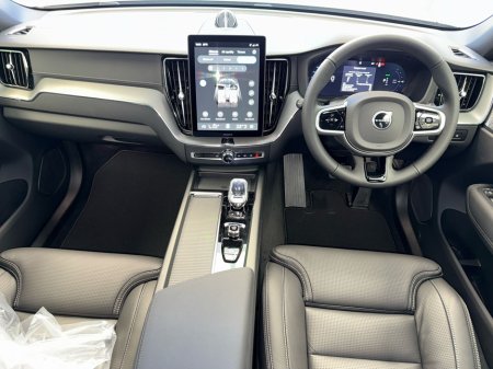 2026 Volvo XC60 - thumbnail 8