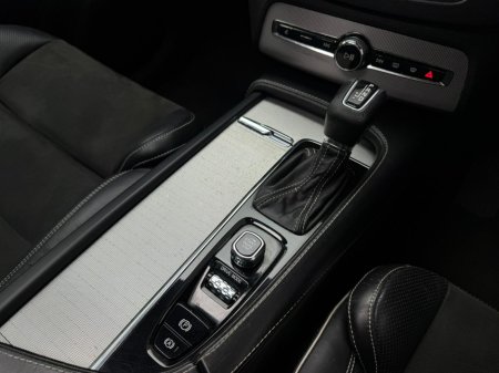 2017 Volvo XC90 R-DESIGN GT D4 *7 SEATER* €31,990 thumbnail