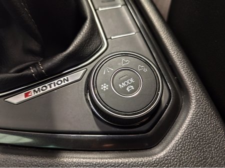 2018 Volkswagen Tiguan 2.0 TDI R-LINE 4MOTION €28,750 thumbnail