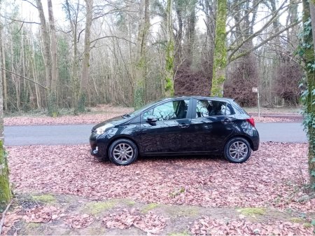 2016 Toyota Yaris - thumbnail 4