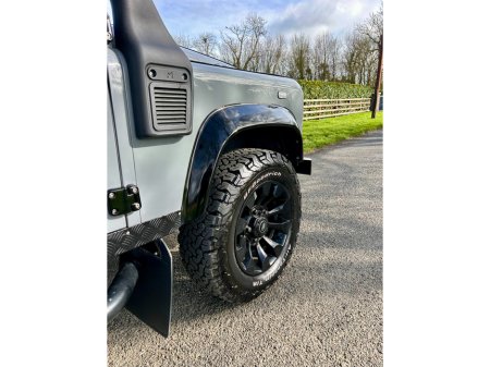 2017 Land Rover Defender - thumbnail 8