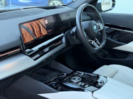 2024 BMW 5 Series - thumbnail 7