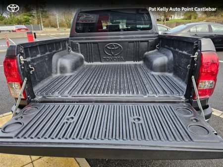 2024 Toyota Hilux - thumbnail 11