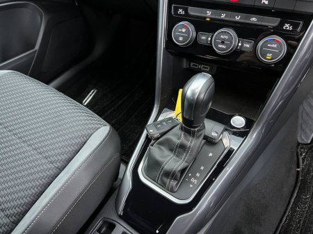 2020 Volkswagen T-Roc R-LINE 2.0 TDI * BIG SPEC * // PARKING SENSORS // R-LINE SPORT SEATS // DIGITAL CLUSTER €26,900 thumbnail