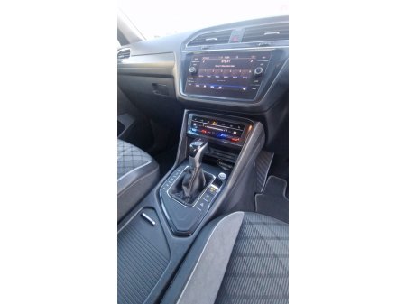 2023 Volkswagen Tiguan 2.0 TDI 150HP R-Line DSG 27.5% €42,950 thumbnail