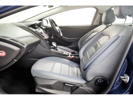 2016 Ford Focus - thumbnail 15