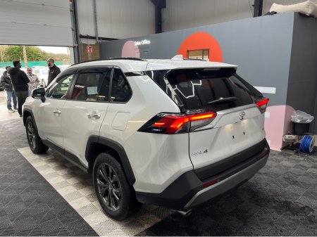 2025 Toyota Rav4 - thumbnail 4