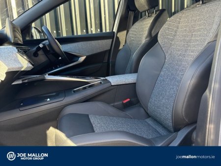 2025 Peugeot 3008 - thumbnail 8