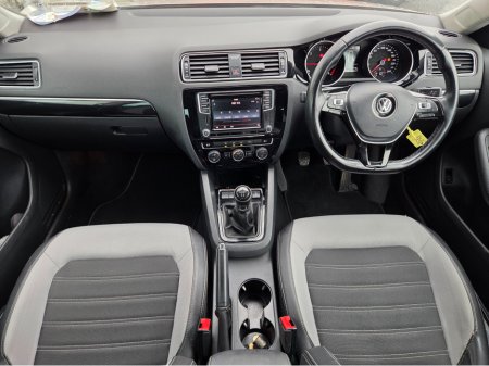 2016 Volkswagen Jetta HIGHLINE 2.0 TDI MANUAL 5SPEED 110BHP 4DR €8,990 thumbnail