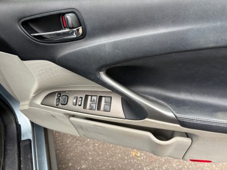 2009 Lexus IS 220 D - thumbnail 12