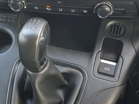 2021 Citroen Berlingo Enterprise 650 Van 1.5 Diesel with 3 seats in front and side loading door. thumbnail