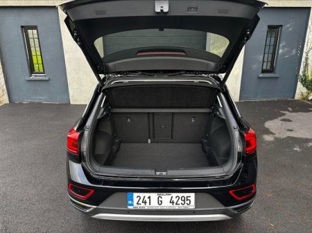 2024 Volkswagen T-Roc 3DA-A1DFF 5DR AUTO €39,950 thumbnail